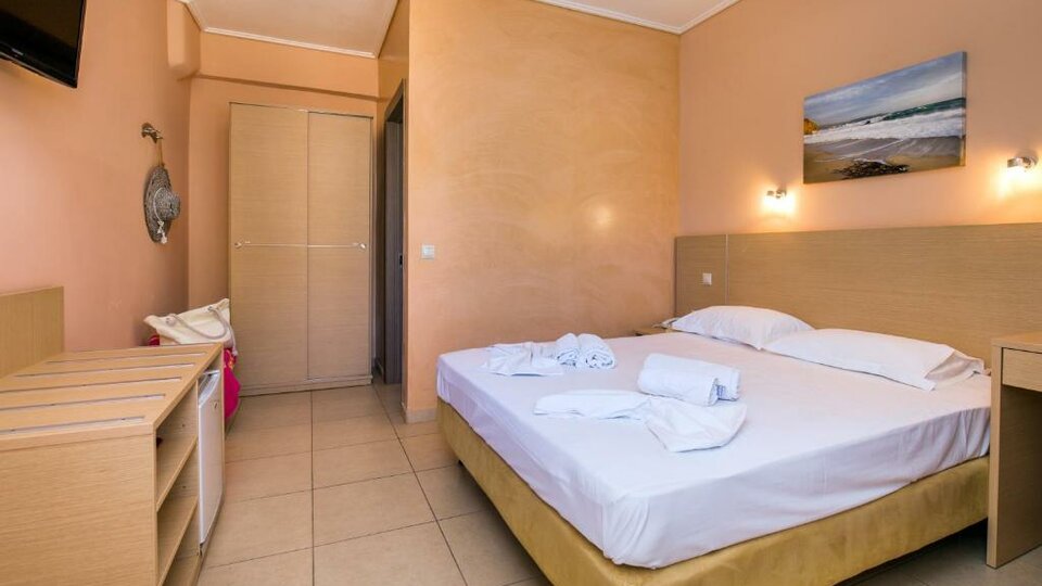 Tiara Holidays - Antonios Hotel - quadruple room 1